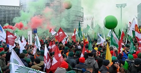 Protest przed Parlamentem Europejskim. Zatrzymano dwóch Polaków