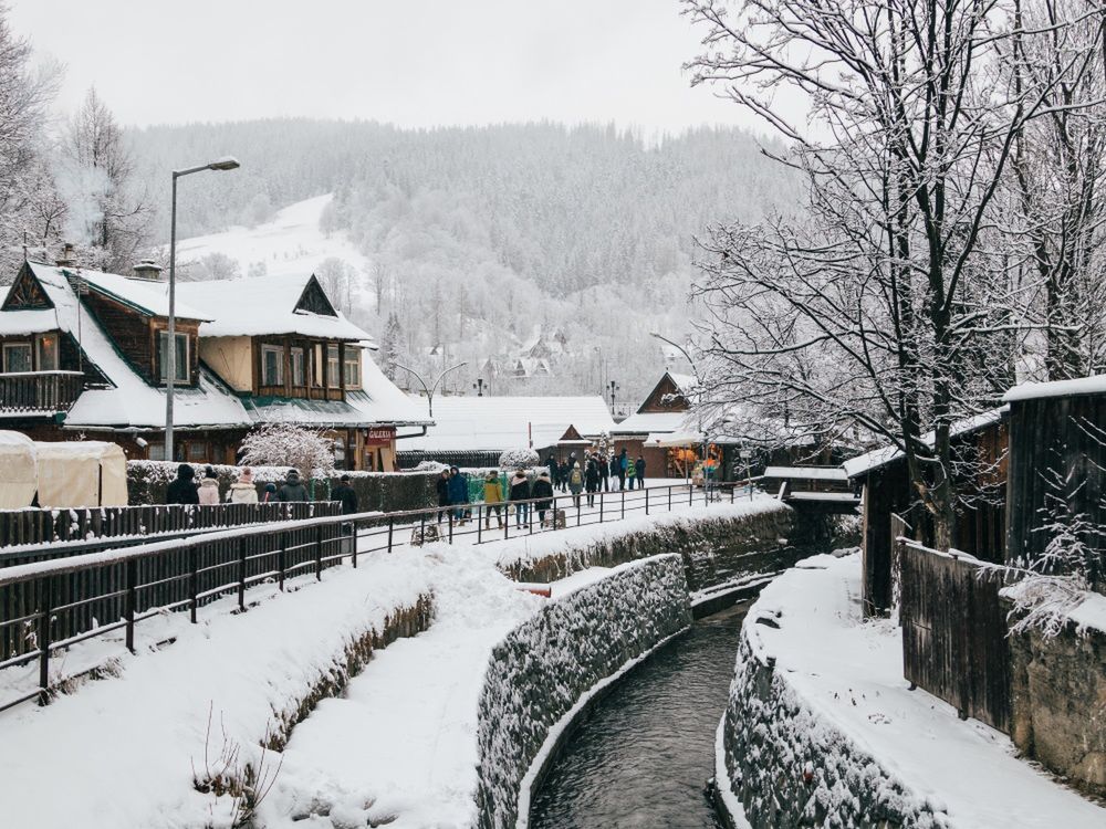 Zakopane zimą przyciąga turystów jak magnes