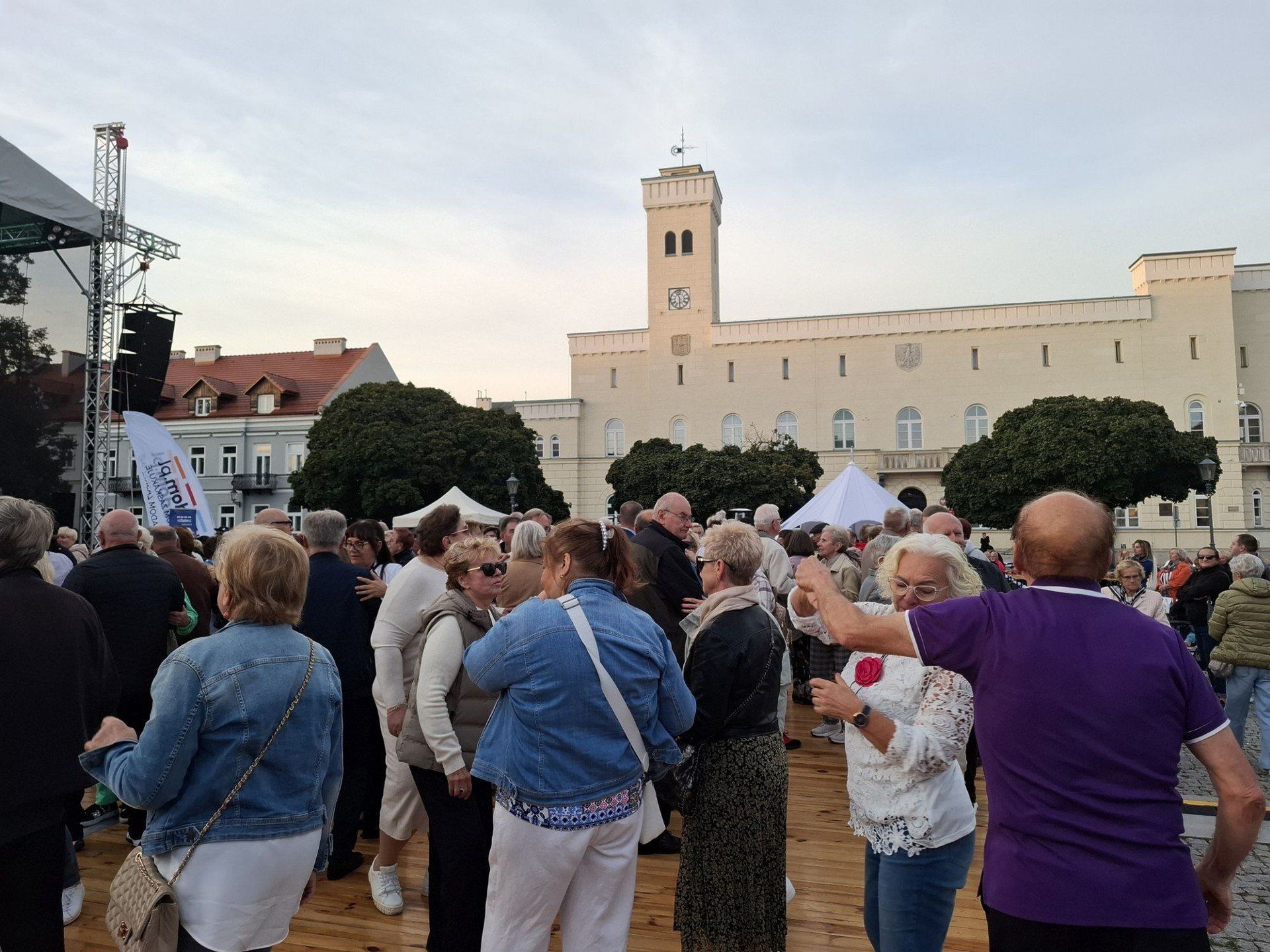 Potańcówka na Rynku w Radomiu z okazji Dni Seniorów