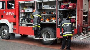 Dramat w Targanicach. Drzewo runęło na bryczkę z kilkunastoma osobami!