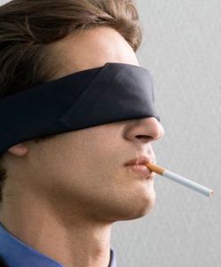 Idę na fajkę, a ty odbieraj telefony! Czy palacze wykorzystują niepalących?