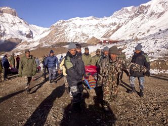 Lawina w Himalajach. Zginęło 34 wspinaczy i przewodników, wśród nich troje Polaków