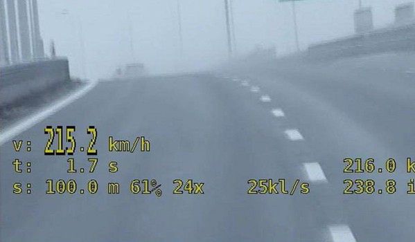 Niedoświadczona 20-latka pędziła 215 km/h na trasie S2