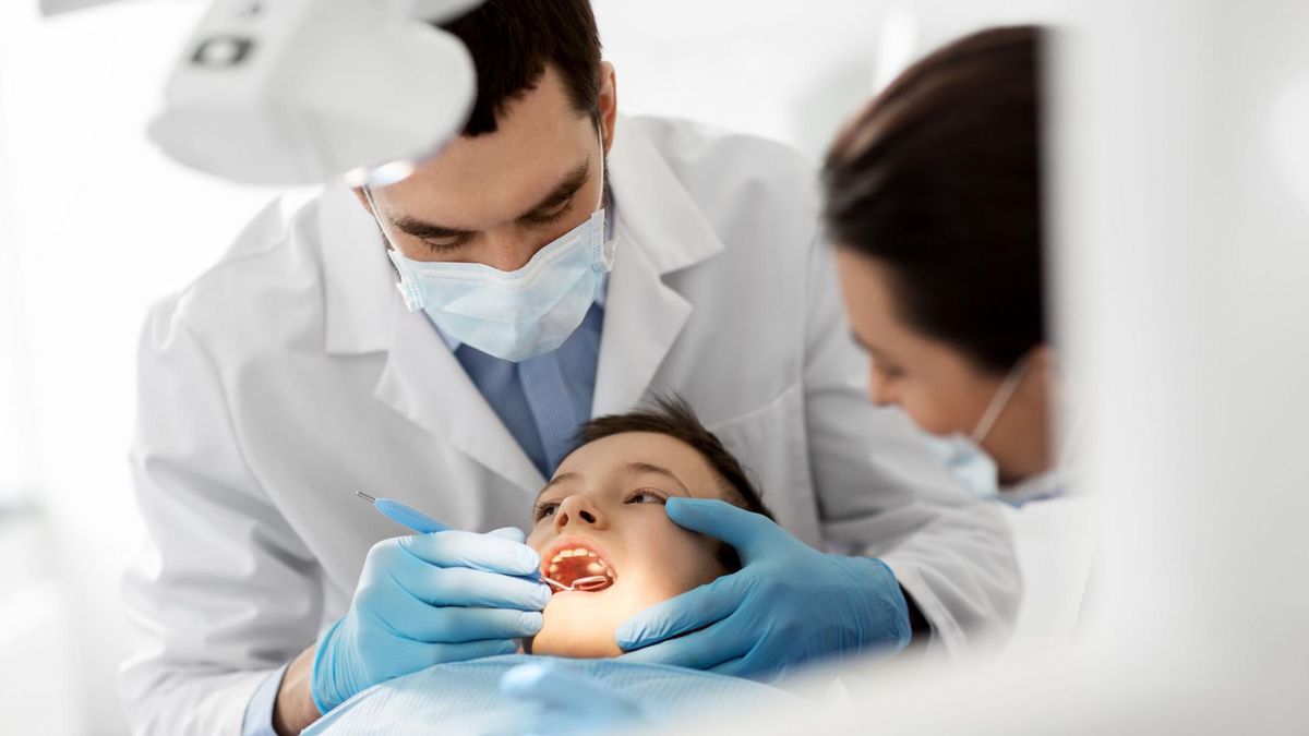 Glimbax to roztwór do płukania jamy ustnej i gardła.