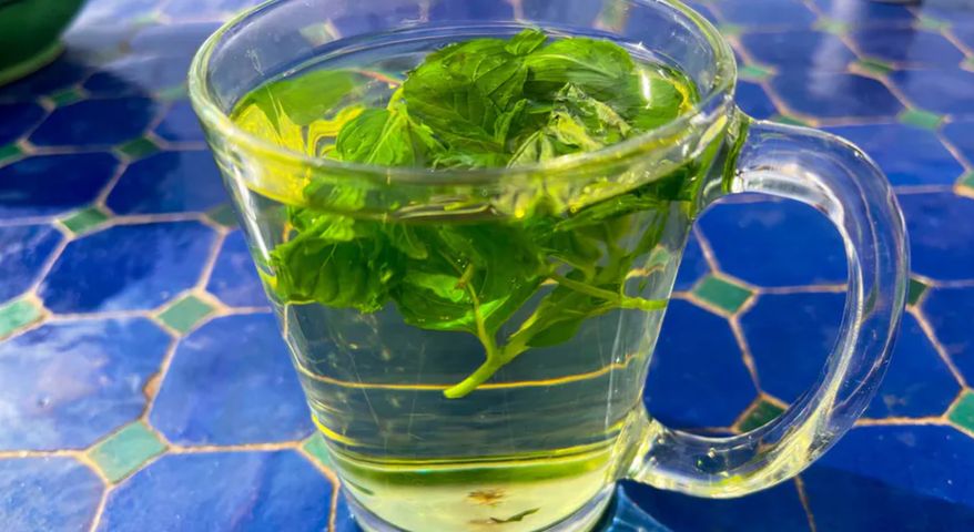 Prozdrowotny napój z rośliny uważanej za chwast. Niszczy komórki rakowe i oczyszcza ciało z toksyn
