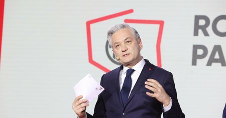 Biedroń rozlicza rząd ws. KPO. "Nieudacznicy i nieroby"