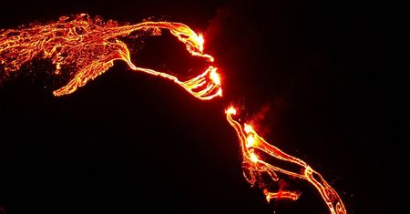 Islandia. Erupcja wulkanu pod Reykjavikiem. Nagranie robi ogromne wrażenie