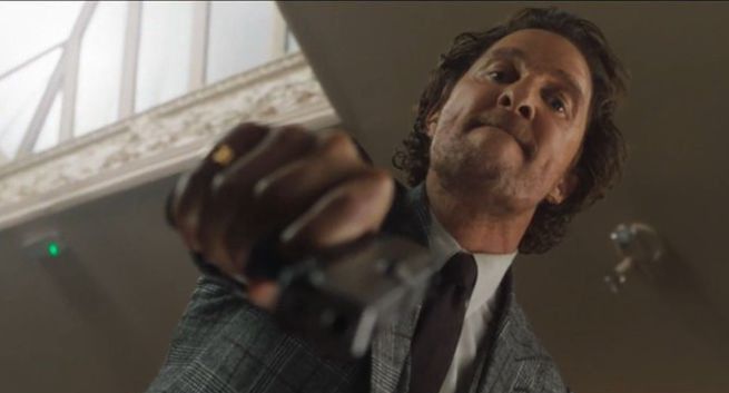 Charlie Hunnam i Matthew McConaughey w filmie "Dżentelmeni"