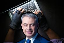 Krzysztof Gawkowski i zdjęcie ilustrujące hakera