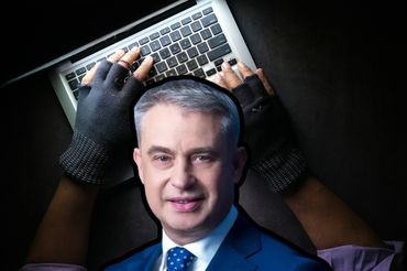 Krzysztof Gawkowski i zdjęcie ilustrujące hakera