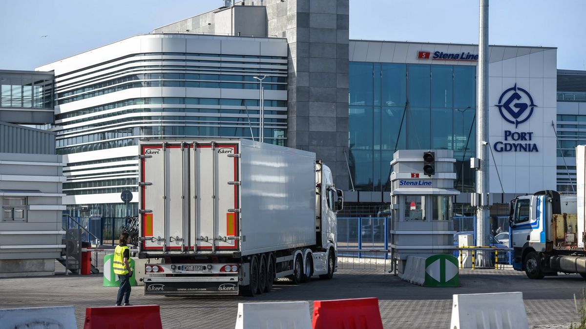 Pierwsze wypłynięcie z terminala promowego w Gdyni, czerwiec 202