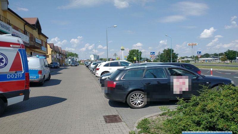 Lubin. Matka zostawiła dziecko w samochodzie. Interweniowali przechodnie