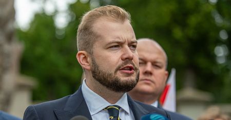 Poseł PiS na Ibizie. Rzecznik partyjnej dyscypliny mówi o braku konsekwencji
