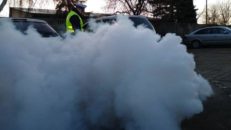 Auto ledwie było widać. Zatrzymano dowód rejestracyjny.