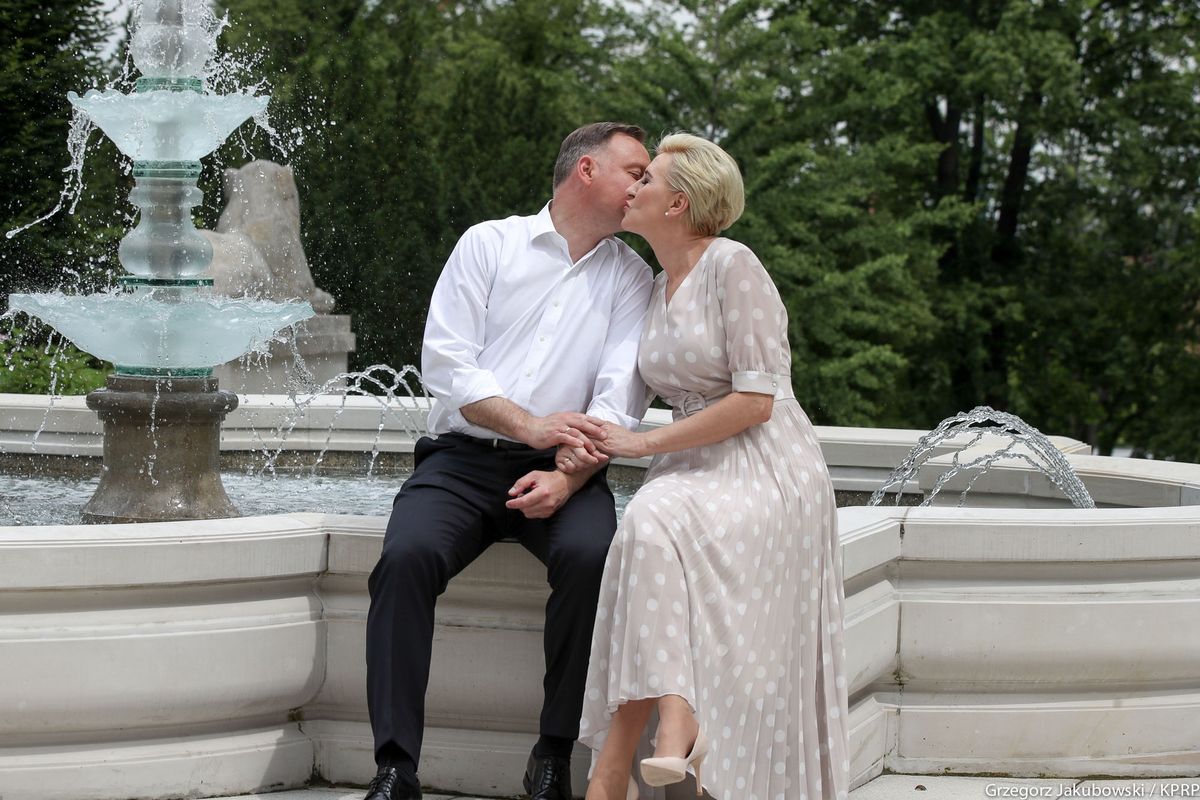Andrzej Duda świętuje Światowy Dzień Pocałunku i publikuje zdjęcie z żoną
