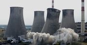 Runął 90-metrowy kolos. Tauron zburzył pierwszą chłodnię kominową