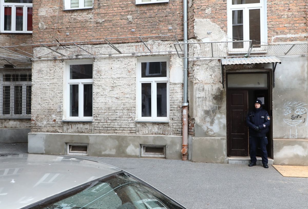 Tragiczne odkrycie w Warszawie. W mieszkaniu na Pradze Północ odkryto ciało matki i dziecka