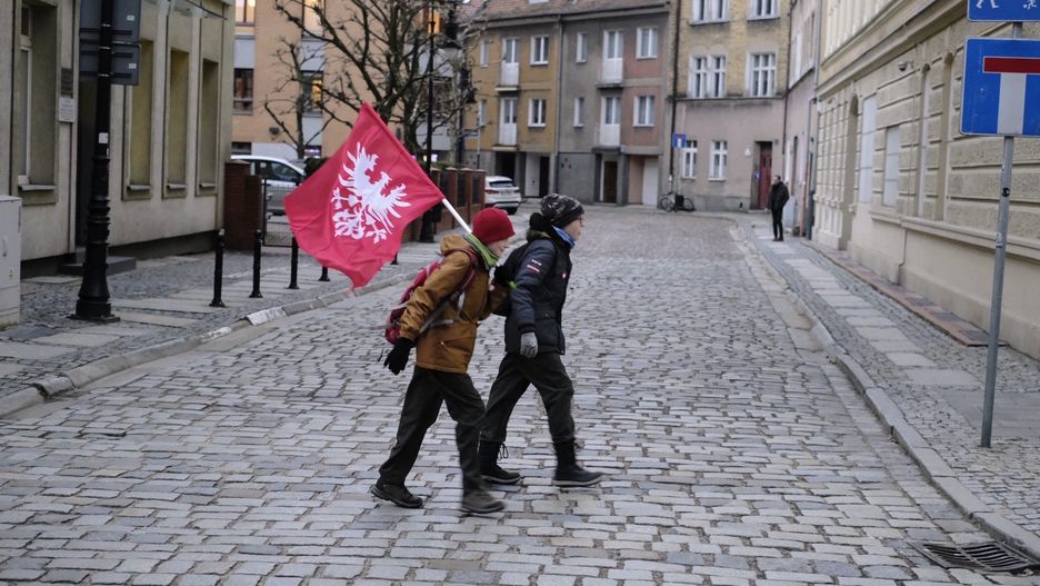 powstanie wielkopolskie , obchody 104. rocznicy wybuchu , gigantyczna flaga , przemarsz i udekorowane samochody