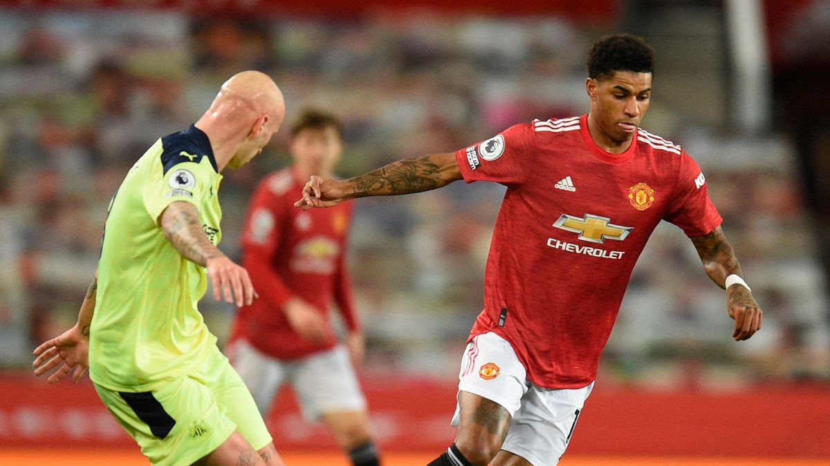 PAP/EPA / Oli Scarff / Na zdjęciu: Jonjo Shelvey i Marcus Rashford