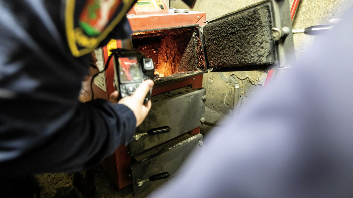 Eko patrol w Lublinie sprawdzający kopciuchy. Zdj. ilustracyjne