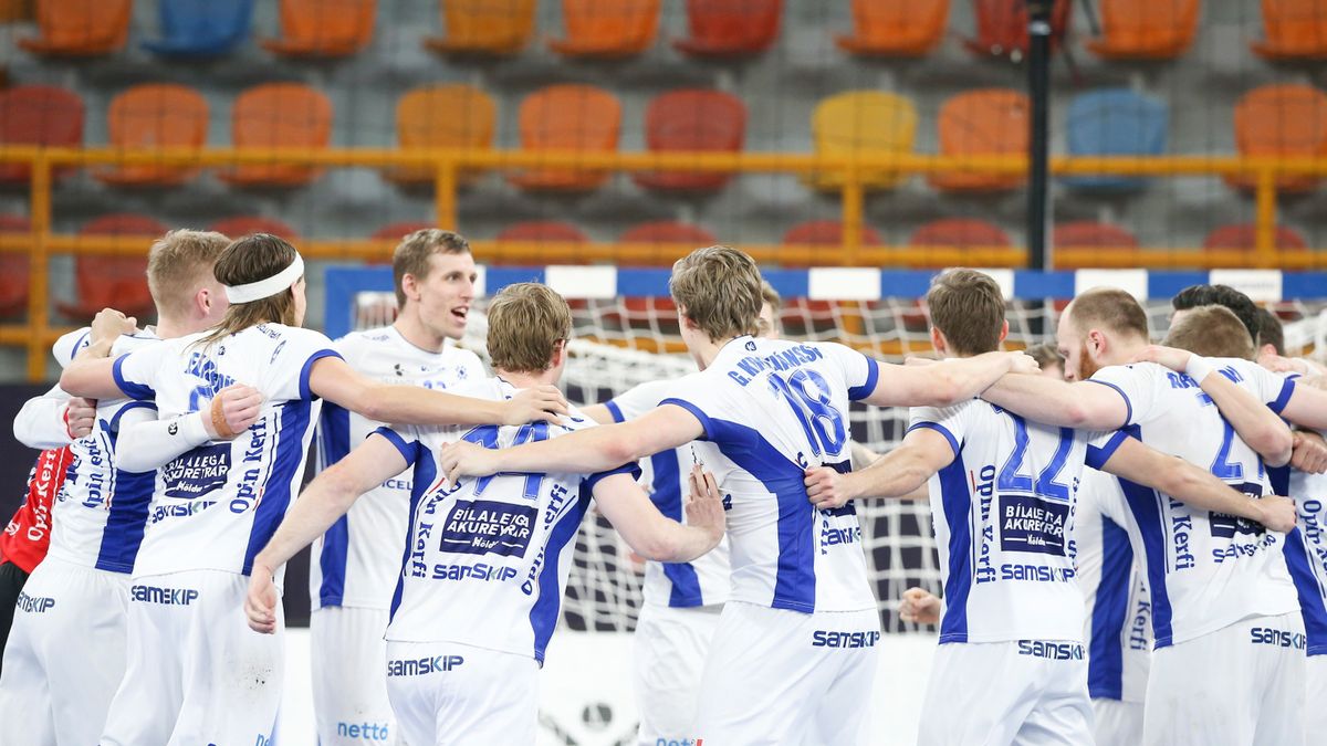 PAP/EPA / Khaled Elfiqi / Na zdjęciu: reprezentacja Islandii