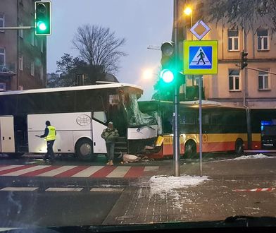 Zderzenie autobusów w Warszawie. Są ranni