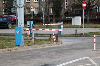 Opłaty za parking przy szpitalach. Jeden rachunek wyniósł 1350 zł