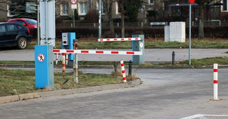 Opłaty za parking przy szpitalach. Jeden rachunek wyniósł 1350 zł
