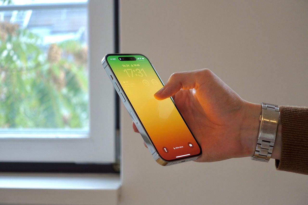 Ochrona numeru PESEL to za mało. Tak oszuści kradną hasła, numery telefonów czy e-maile i co z nimi robią