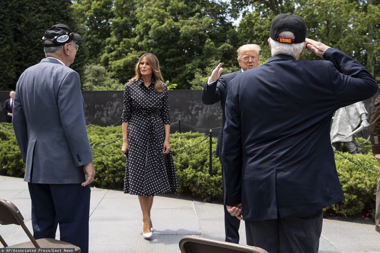 Melania Trump w czarnej sukience w groszki