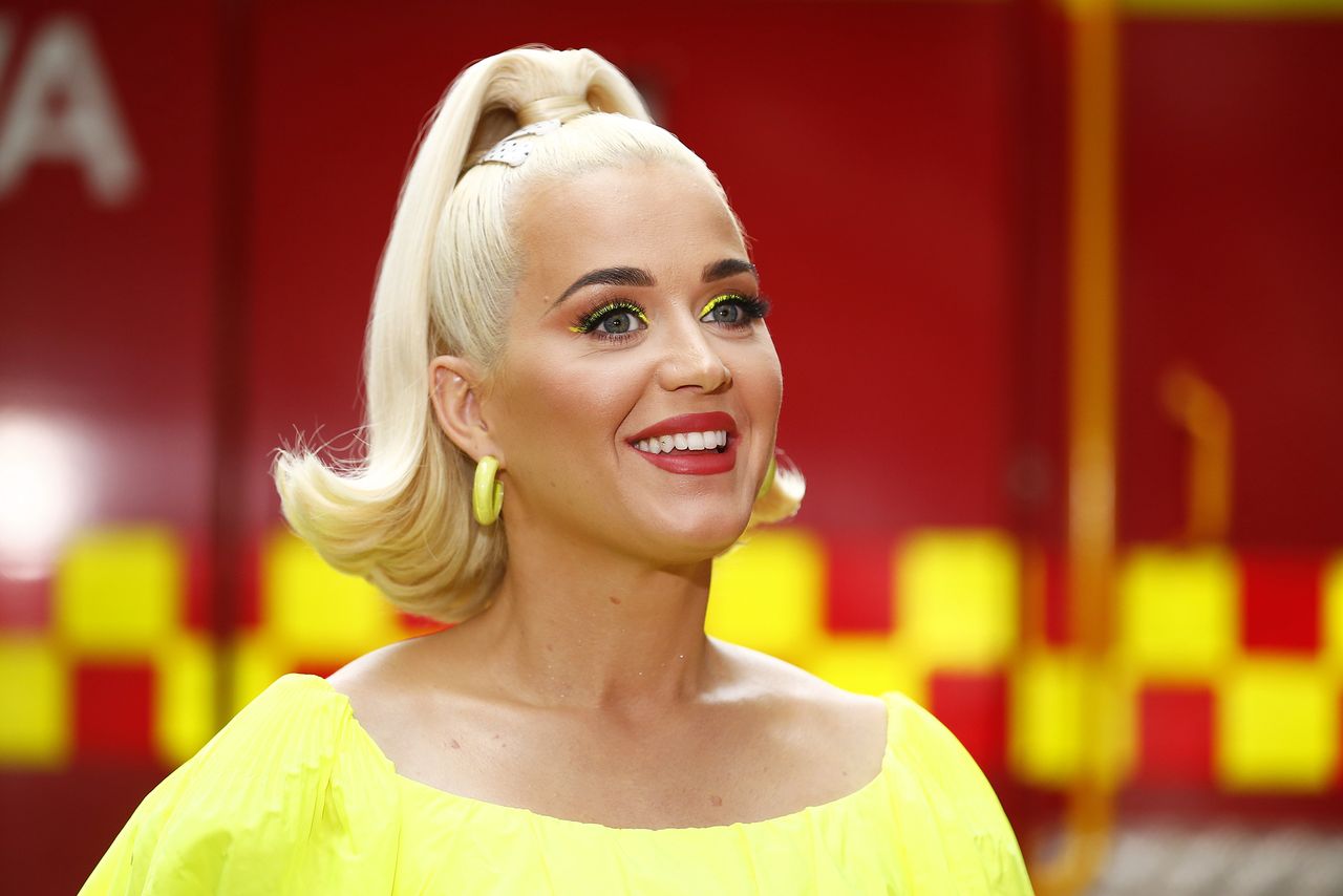 Naturalna Katy Perry w kostiumie kąpielowym. W komentarzach pod zdjęciami burza