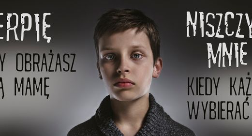 „Niszczysz mnie, kiedy każesz wybierać” w kampanii o dzieciach rozwodzących się rodziców (wideo)