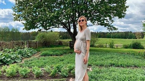 Lara Gessler coraz częściej publikuje w mediach społecznościowych zdjęcia z brzuszkiem