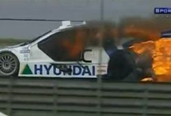 Kierowca w płonącej pułapce. Walczył o życie