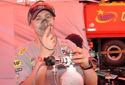 Małysz korzysta z butli tlenowej na pustyni