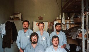 "'O Jezu, to się zaczęło!'- krzyknął ubek, który przyszedł po mnie". Grzegorz Chrystowski i Zbigniew Sarata wspominają stan wojenny i internowanie na Białołęce