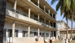 Katownia w cieniu kokosowych palm - więzienie Tuol Sleng w Phnom Penh