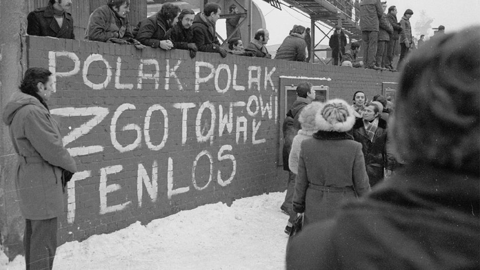 14 grudnia 1981 r. w Stoczni Szczecińskiej, msza św. z okazji rocznicy wydarzeń grudniowych z 1970 r.