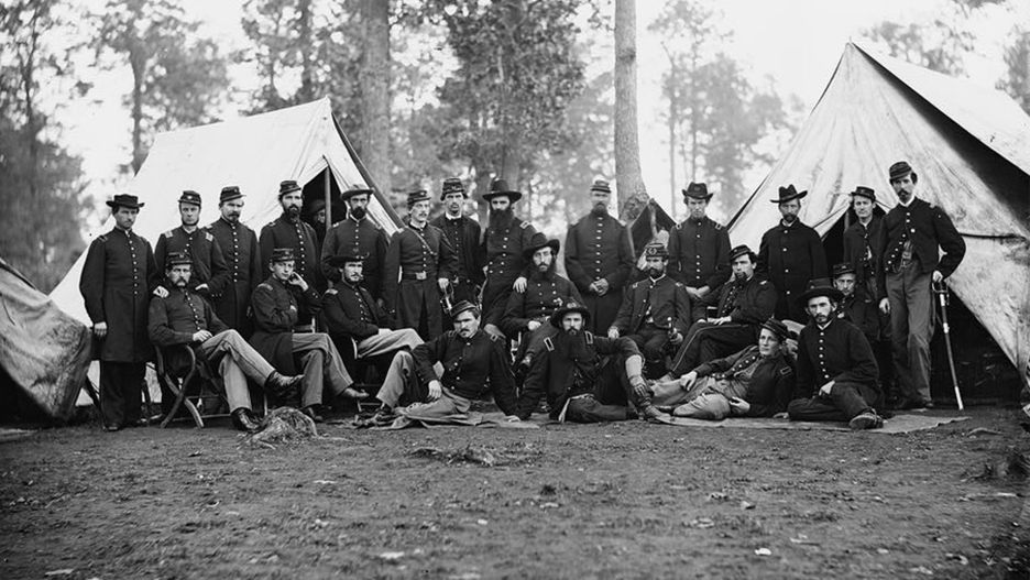 Oficerowie 80 Pułku Piechoty z Nowego Jorku w stanie Wirginia. Fotografia wykonana między sierpniem a październikiem 1863 r.