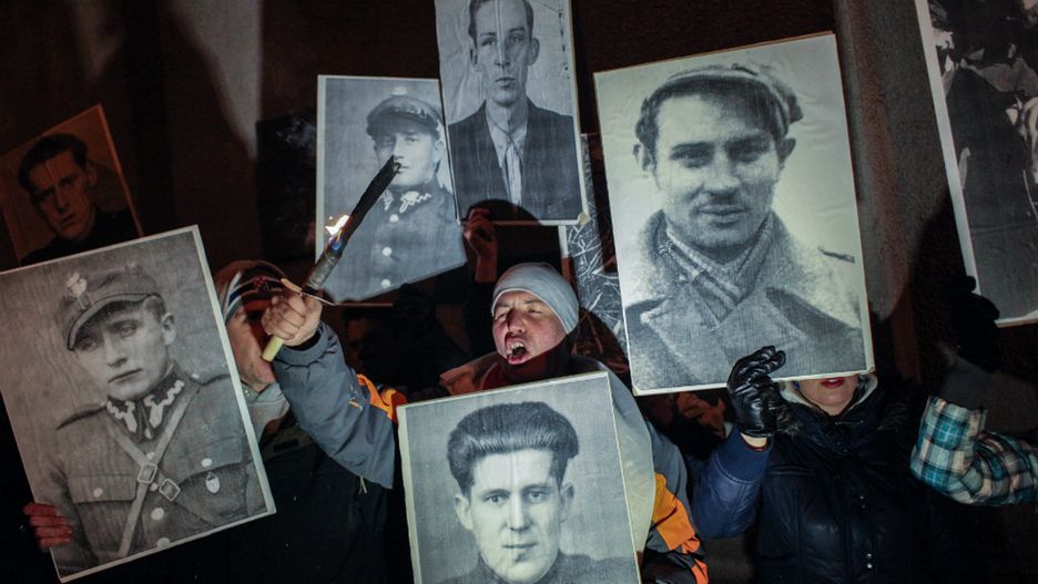 Przemarsz kibiców Legii Warszawa, stołecznych Autonomicznych Nacjonalistów oraz członków stowarzyszenia Zjednoczony Ursynów z okazji Narodowego Dnia Pamięci Żołnierzy Wyklętych, 1 marca 2013