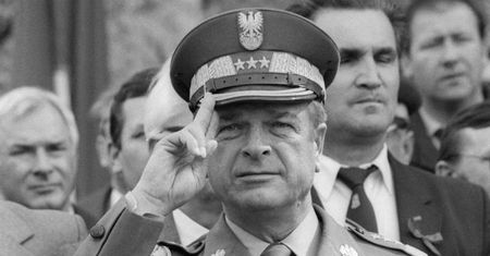Degradowanie żołnierzy służących w wojsku PRL. Czy aby na pewno akt sprawiedliwości?