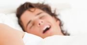 Nie możesz sobie poradzić z chrapaniem? Jest na to pewien sposób