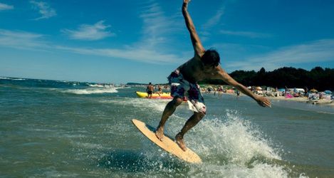 Skimboarding nową formą sezonowej rozrywki