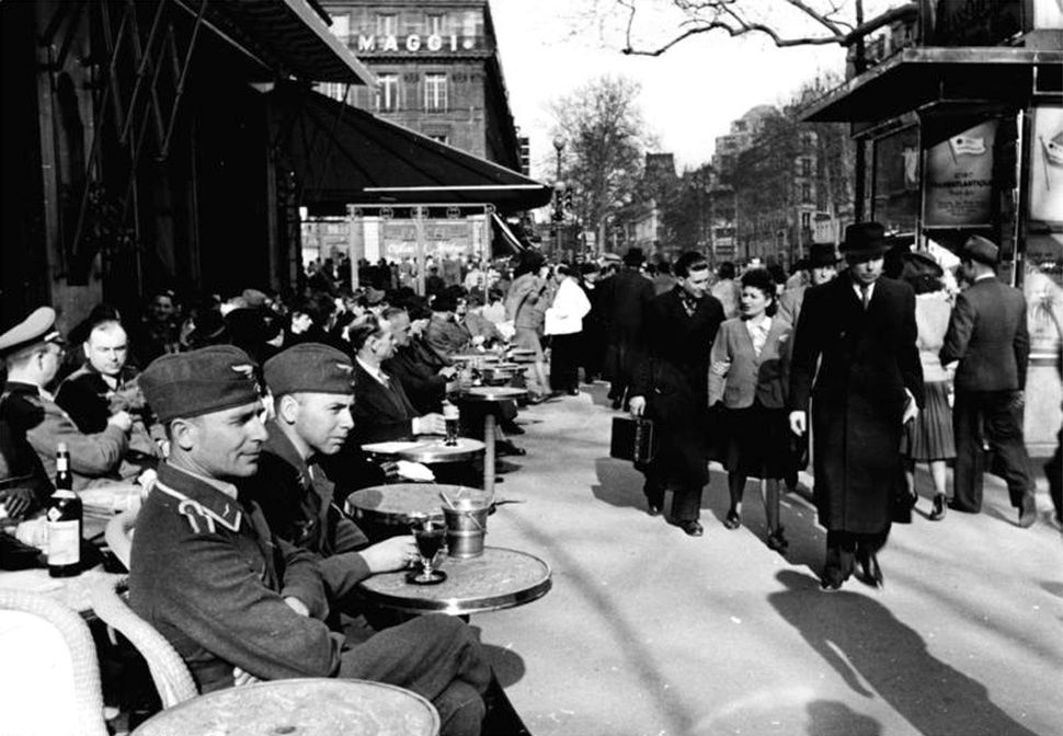 Paryż pod niemiecką okupacją podczas II wojny światowej