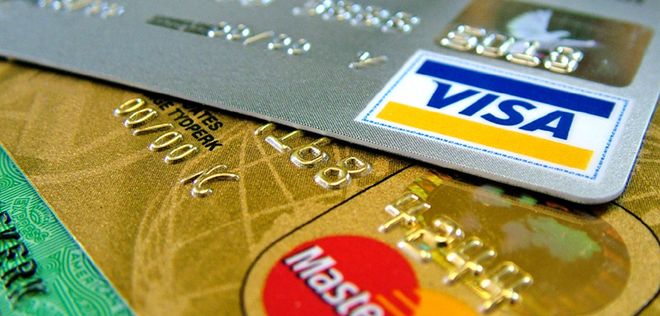 Kto płaci służbową kartą kredytową?