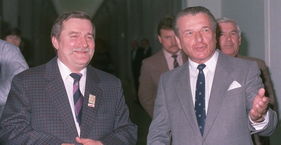 Dr Lech Kowalski: Czesław Kiszczak gardził Lechem Wałęsą i traktował go jak swojego podwładnego