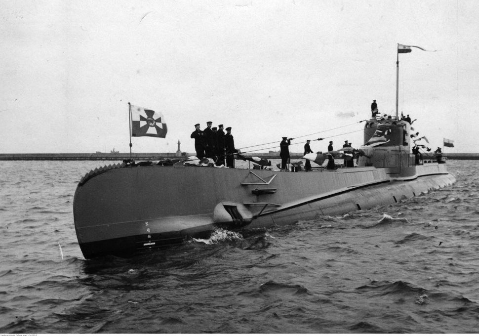 Henryk Kłoczkowski - dowódca okrętu podwodnego ORP "Orzeł" uciekł i zostawił swoją załogę