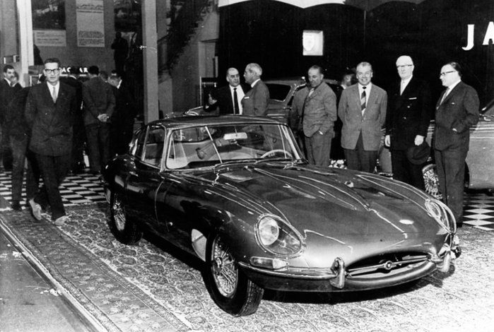 Jaguar E-type ma 50 lat