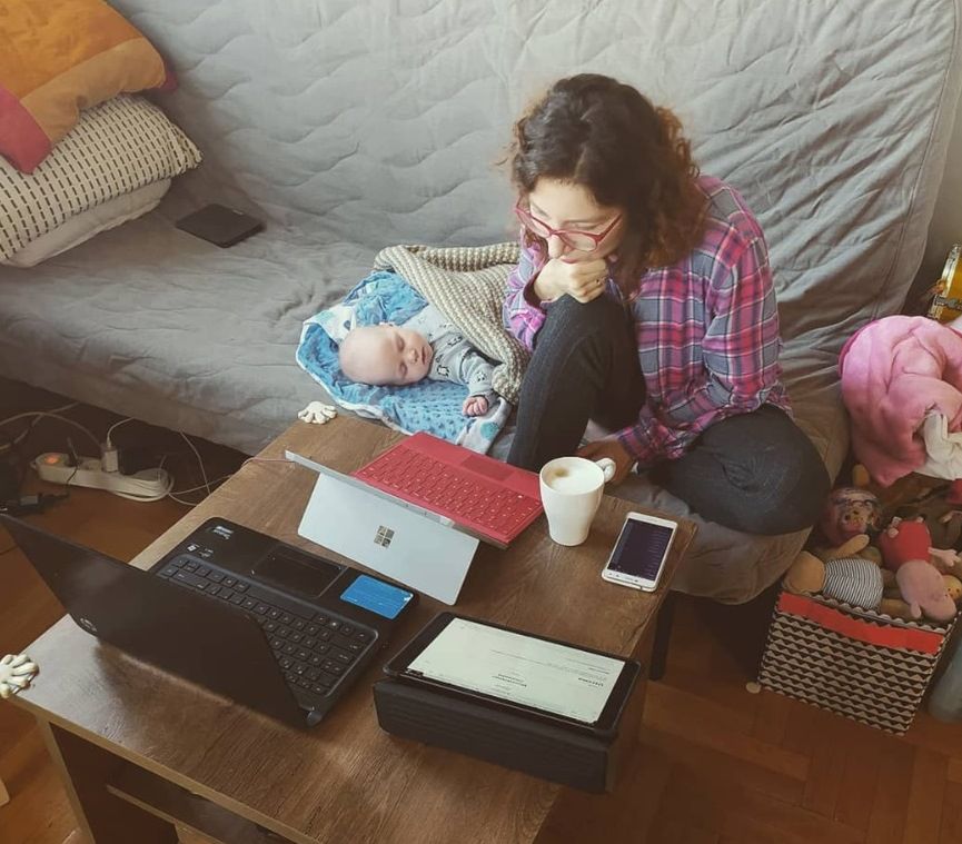 Posłanka łączy pracę i opiekę nad dzieckiem