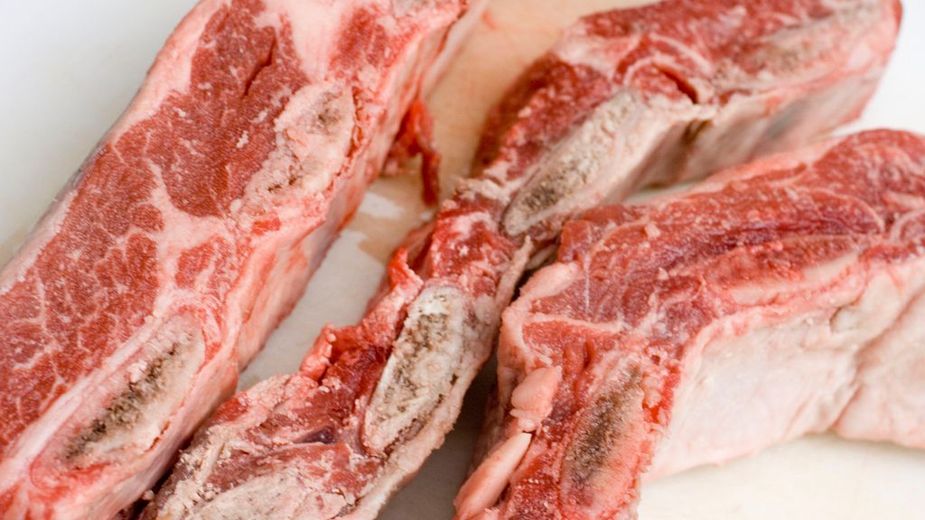 Surowe żeberka z cielęciny australijskiej (samo mięso)